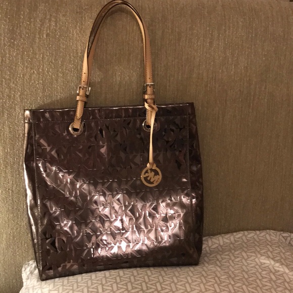 Michael Kors Handbags - ✅✅Michael Kors Metallic Tote✅